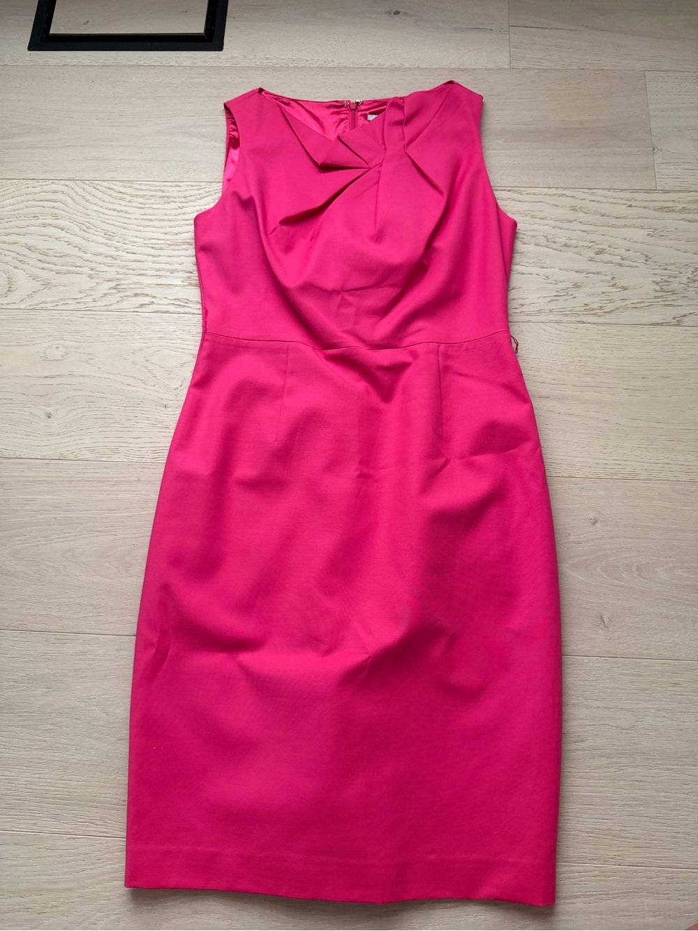 T Tahari Fuchsia pink sleeveless cocktail dress